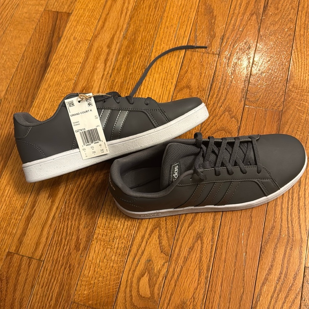 NWT ADIDAS Grand Court K size 7 (big kid)